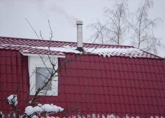 Второй популярный вариант – это скатные крыши, которые очень практичны в использовании.