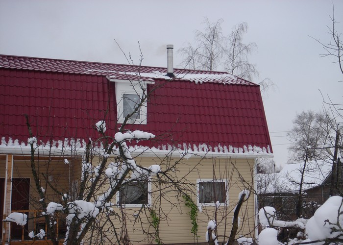 Самые удобные в среде строителей типы крыш – это строения с одним скатом, уклон которых составляет не более 4-6 градусов.